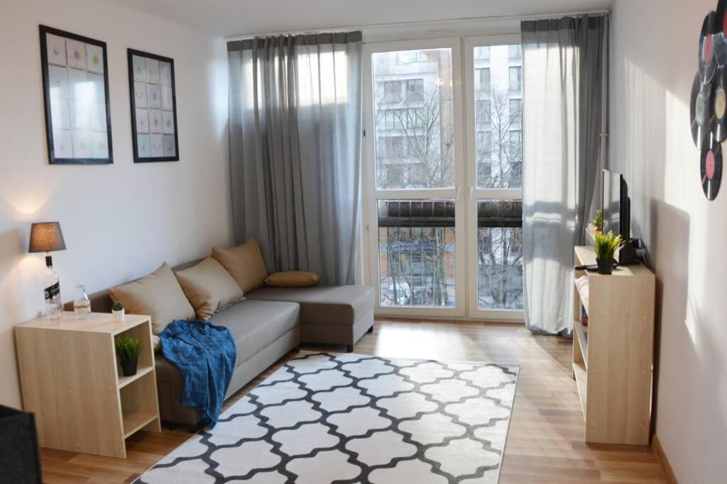 Ohmyhome - Park Mirowski Apartment Varşovia Exterior foto