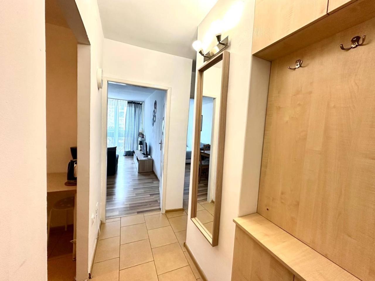 Ohmyhome - Park Mirowski Apartment Varşovia Exterior foto