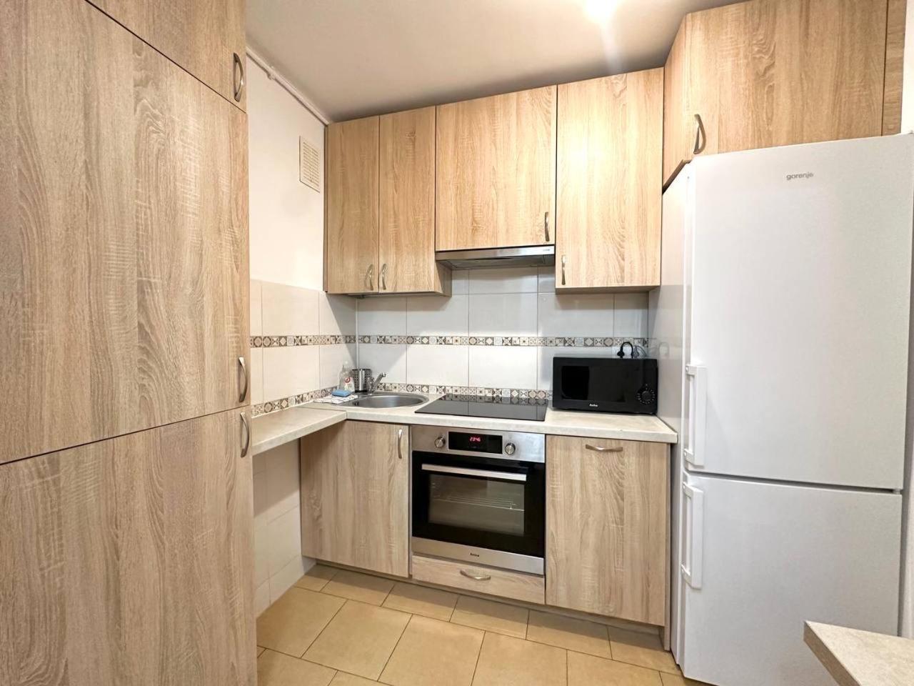 Ohmyhome - Park Mirowski Apartment Varşovia Exterior foto