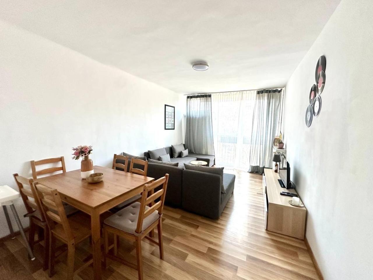 Ohmyhome - Park Mirowski Apartment Varşovia Exterior foto
