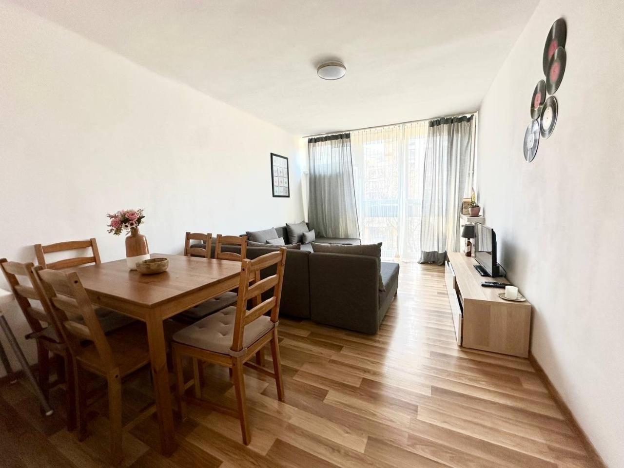 Ohmyhome - Park Mirowski Apartment Varşovia Exterior foto